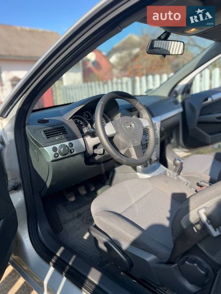 Универсал Opel Astra 2009 в Калуше