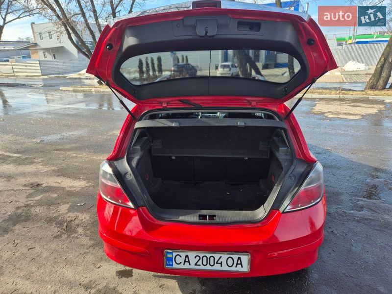 Хетчбек Opel Astra 2012 в Черкасах