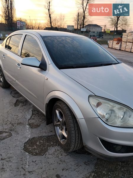 Седан Opel Astra 2008 в Первомайске