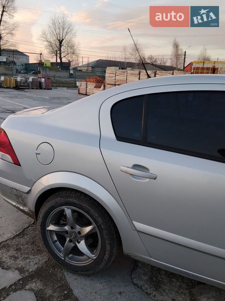 Седан Opel Astra 2008 в Первомайске
