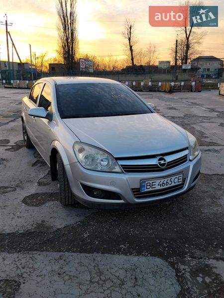 Седан Opel Astra 2008 в Первомайске