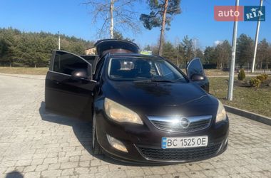 Універсал Opel Astra 2012 в Новояворівську