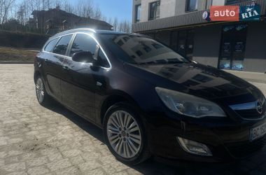 Універсал Opel Astra 2012 в Новояворівську