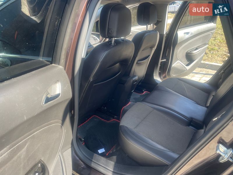 Універсал Opel Astra 2012 в Новояворівську