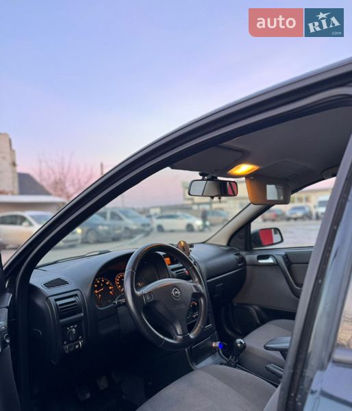 Седан Opel Astra 2008 в Вараше