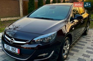 Седан Opel Astra 2015 в Мукачевому