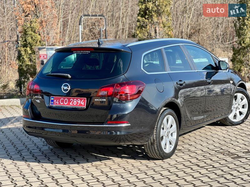 Универсал Opel Astra 2014 в Ивано-Франковске