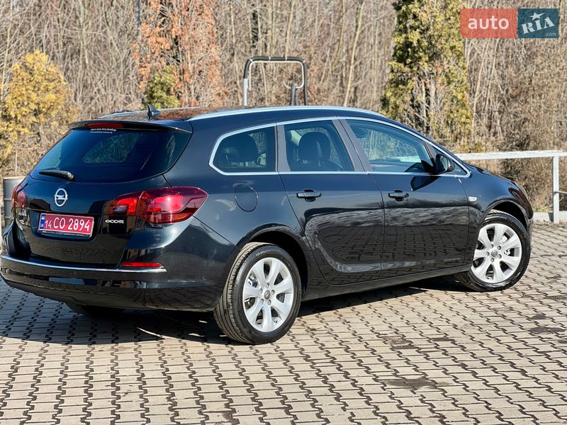 Универсал Opel Astra 2014 в Ивано-Франковске