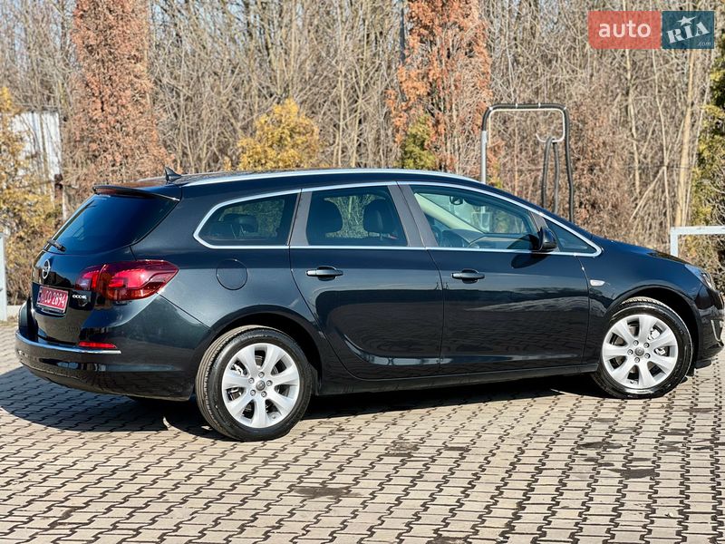 Универсал Opel Astra 2014 в Ивано-Франковске