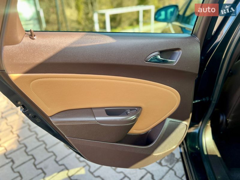 Универсал Opel Astra 2014 в Ивано-Франковске