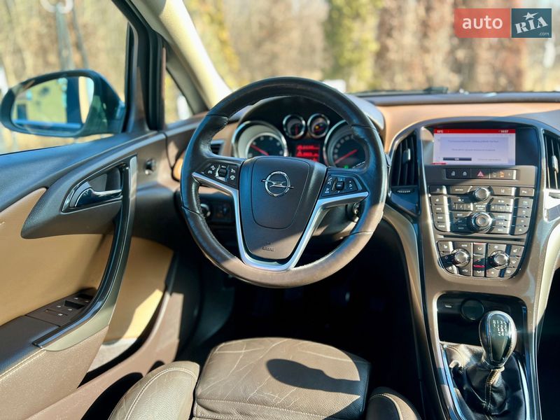 Универсал Opel Astra 2014 в Ивано-Франковске