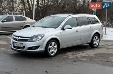 Универсал Opel Astra 2010 в Полтаве