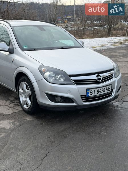 Универсал Opel Astra 2010 в Полтаве