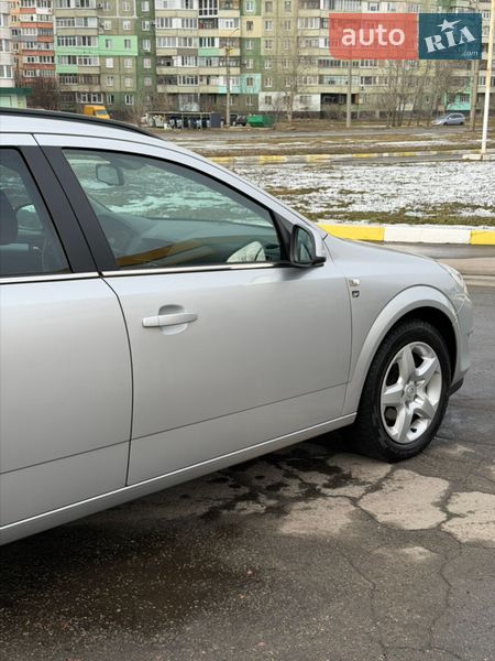 Универсал Opel Astra 2010 в Полтаве