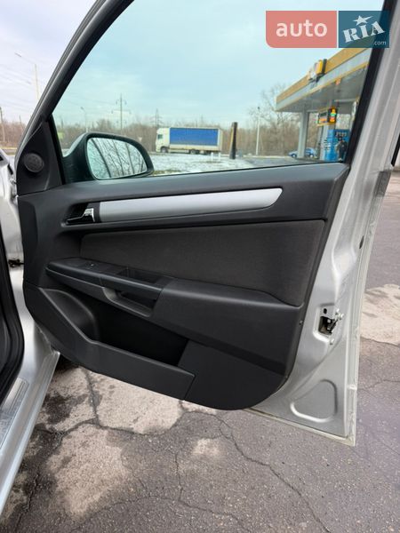 Универсал Opel Astra 2010 в Полтаве