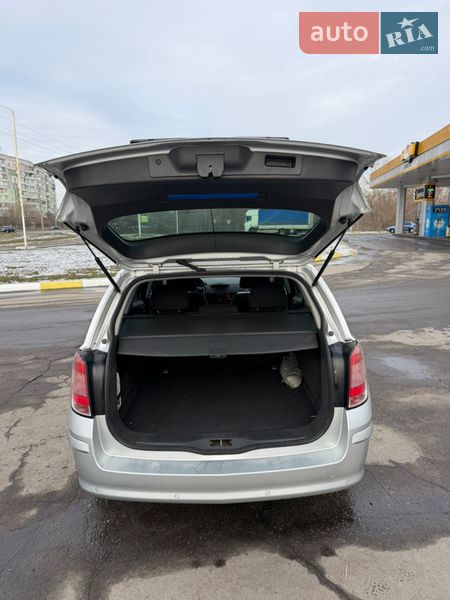 Универсал Opel Astra 2010 в Полтаве