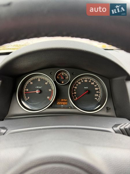 Универсал Opel Astra 2010 в Полтаве