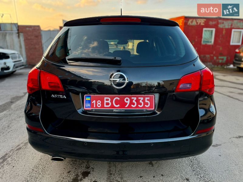 Универсал Opel Astra 2011 в Ровно