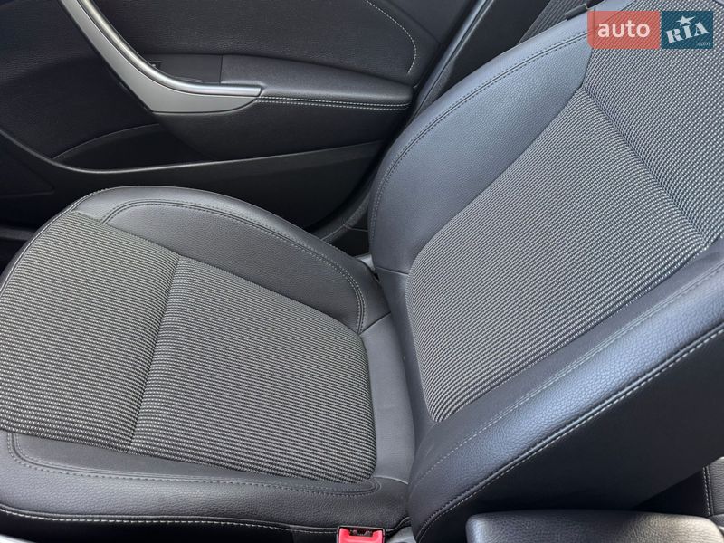 Универсал Opel Astra 2013 в Луцке