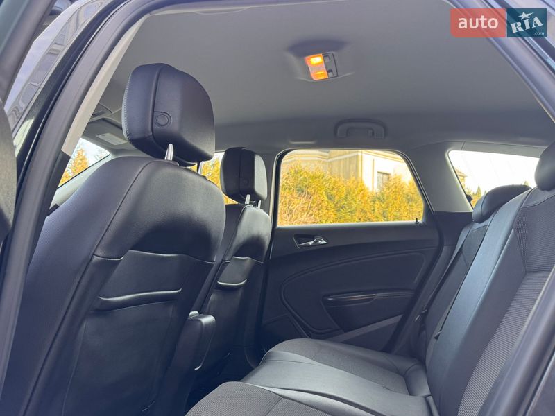 Универсал Opel Astra 2013 в Луцке