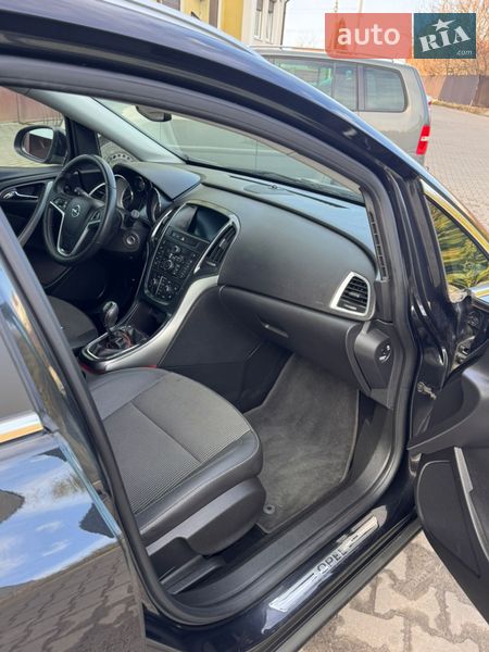 Универсал Opel Astra 2013 в Луцке