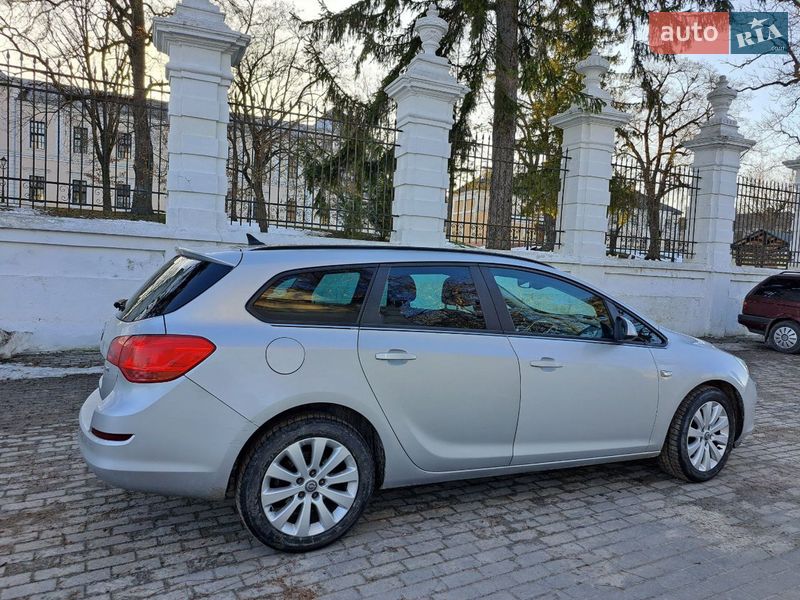 Універсал Opel Astra 2011 в Вишнівці