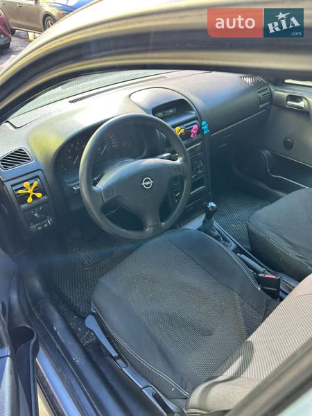 Седан Opel Astra 2005 в Ірпені