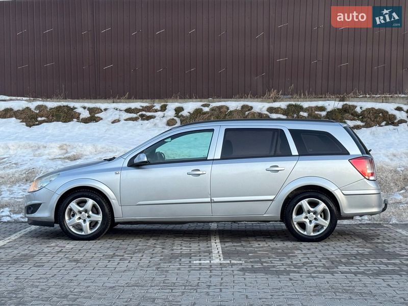 Універсал Opel Astra 2008 в Тернополі