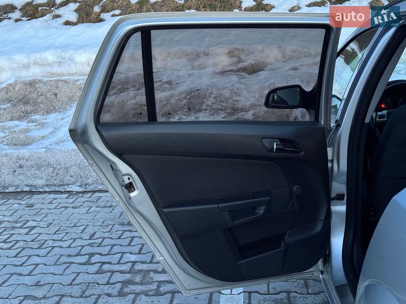 Універсал Opel Astra 2008 в Тернополі