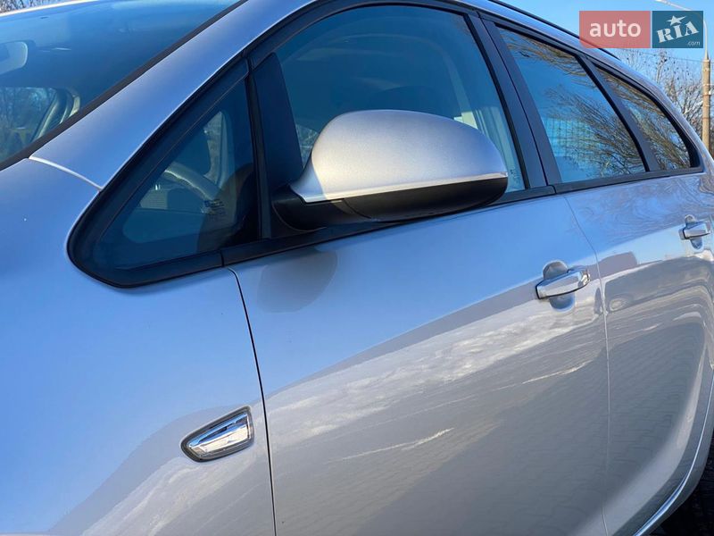Универсал Opel Astra 2013 в Тернополе