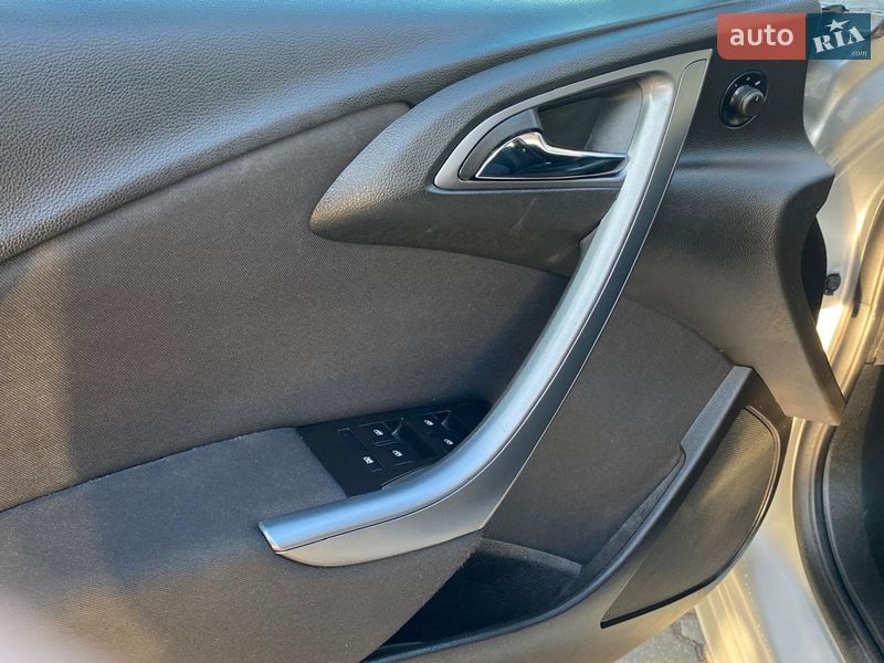 Универсал Opel Astra 2013 в Тернополе