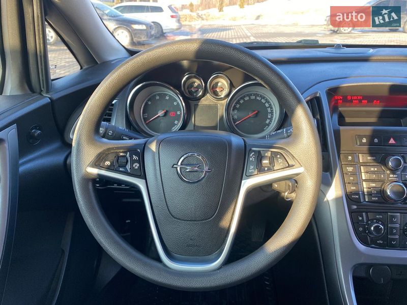 Универсал Opel Astra 2013 в Тернополе