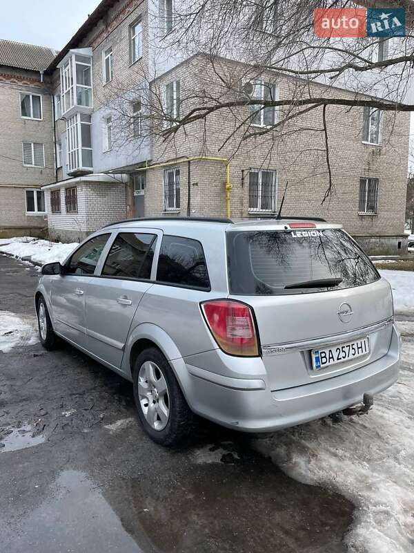 Универсал Opel Astra 2005 в Светловодске