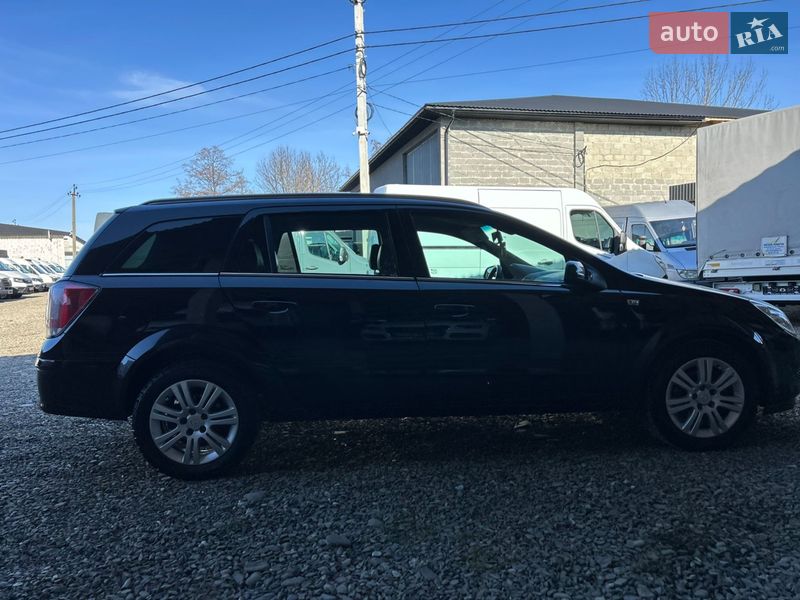 Универсал Opel Astra 2009 в Хусте