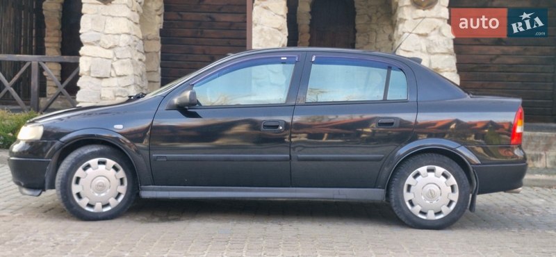 Седан Opel Astra 2006 в Львове