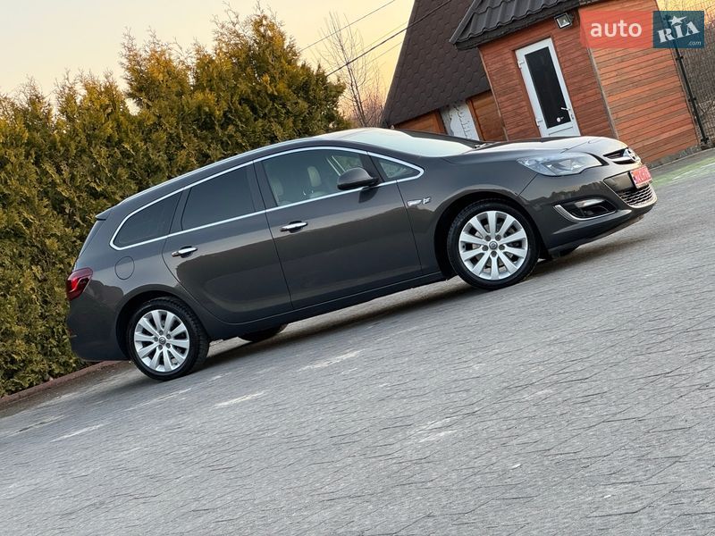 Универсал Opel Astra 2013 в Стрые