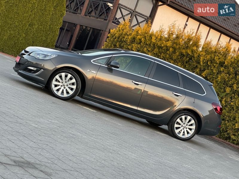 Универсал Opel Astra 2013 в Стрые