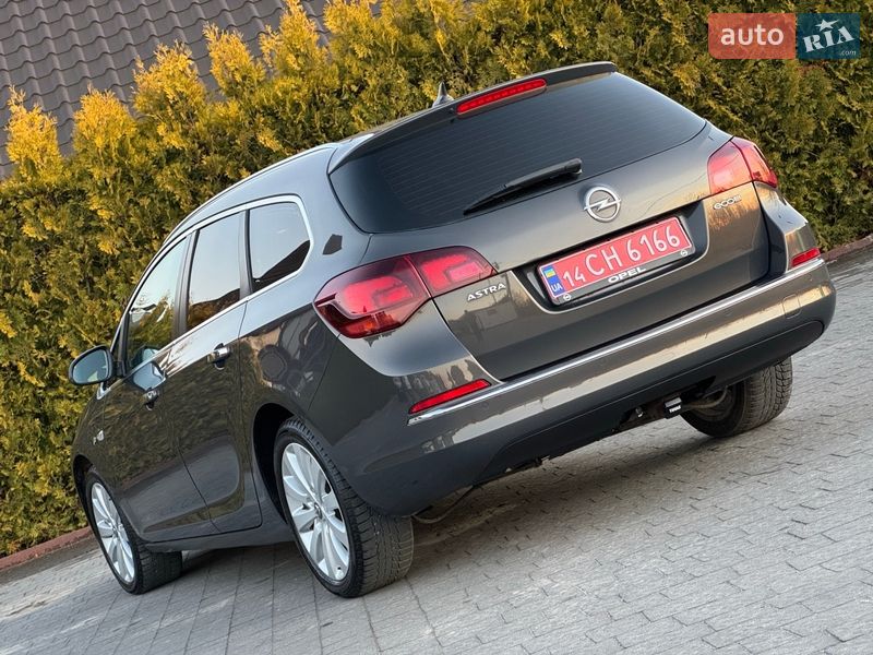 Универсал Opel Astra 2013 в Стрые