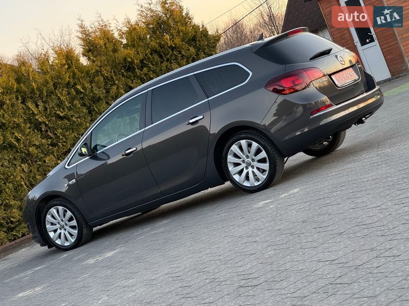 Универсал Opel Astra 2013 в Стрые