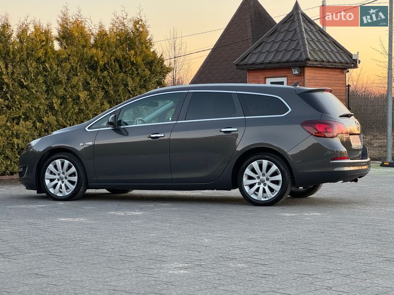 Универсал Opel Astra 2013 в Стрые