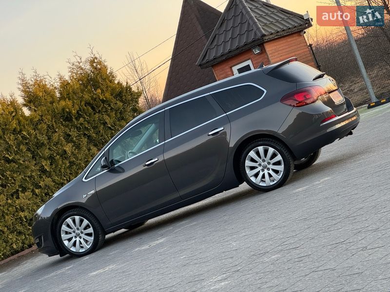 Универсал Opel Astra 2013 в Стрые