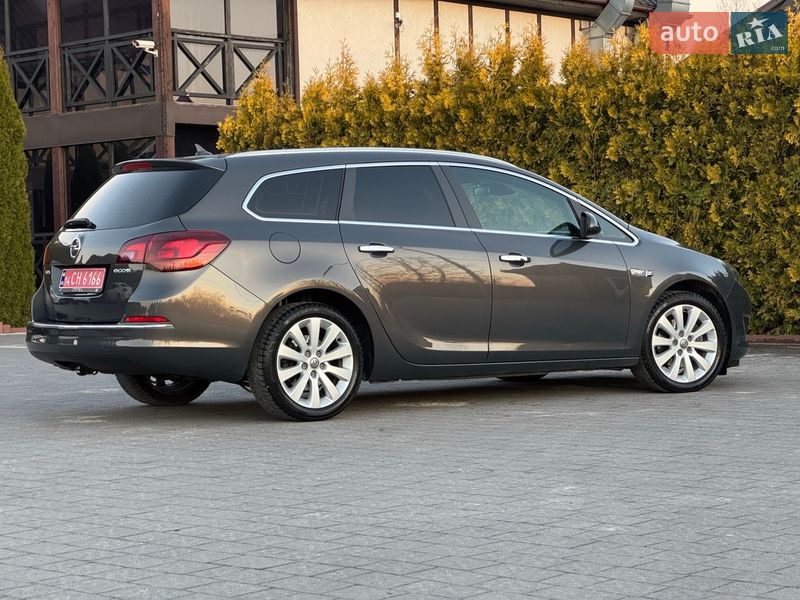 Универсал Opel Astra 2013 в Стрые