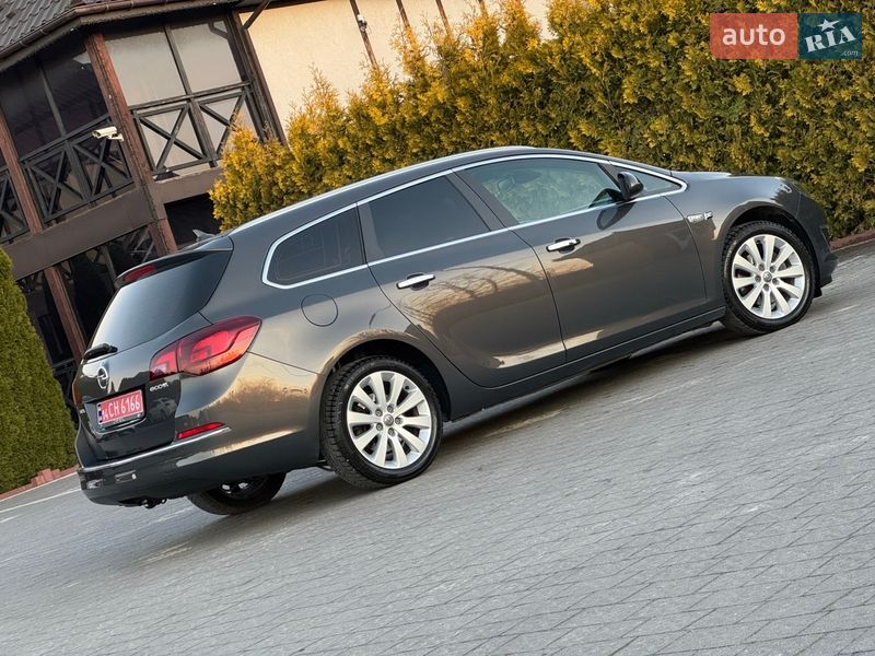 Универсал Opel Astra 2013 в Стрые
