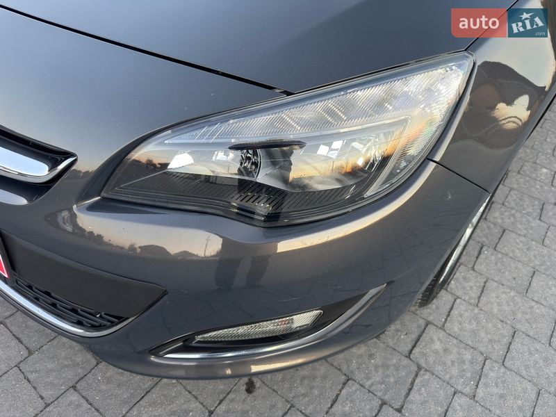 Универсал Opel Astra 2013 в Стрые