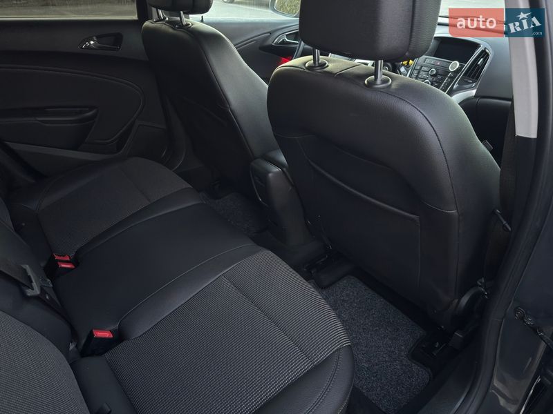 Универсал Opel Astra 2013 в Стрые