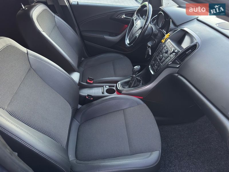 Универсал Opel Astra 2013 в Стрые