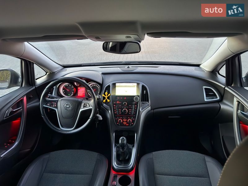 Универсал Opel Astra 2013 в Стрые