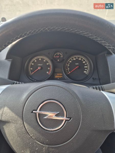 Хэтчбек Opel Astra 2012 в Львове