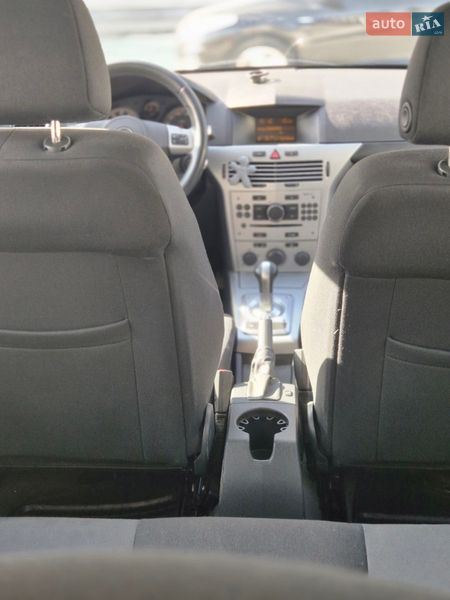 Хэтчбек Opel Astra 2012 в Львове