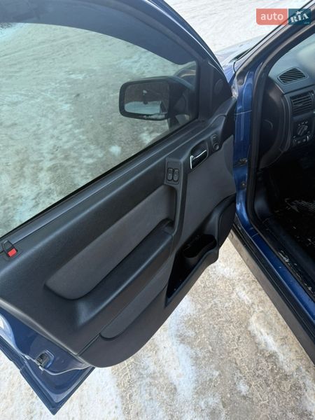 Седан Opel Astra 2003 в Киеве